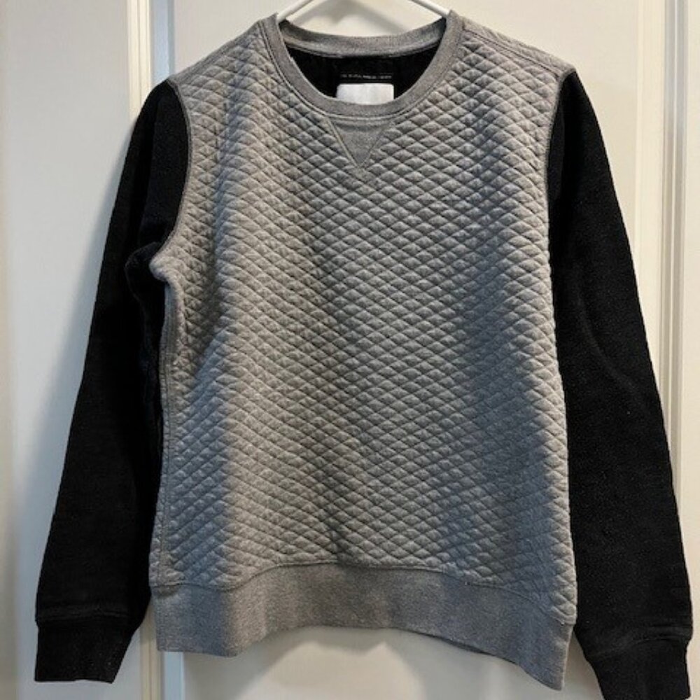 Gray Quilted Burton Sweatshirt sz Medium